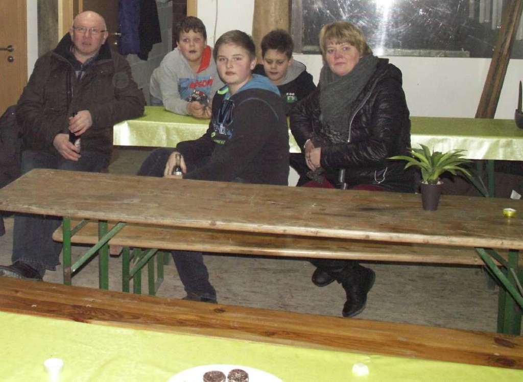 Die Jungstars mit ihren Eltern